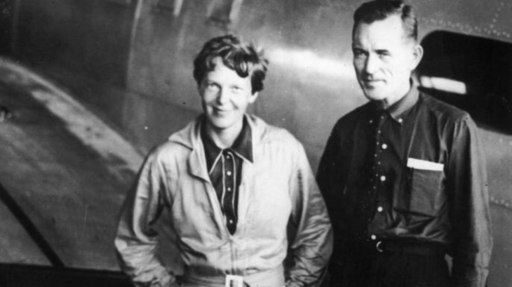 Amelia Earhart dan Fred Noonan. (Foto History)