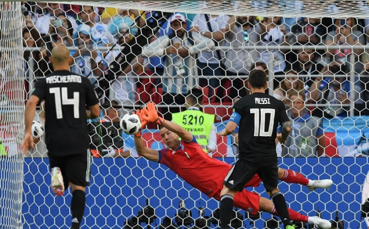 Kiper Islandia Bocorkan Rahasia Sukses Gagalkan Penalti Messi