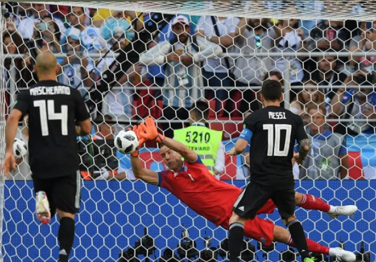 Kiper Islandia Bocorkan Rahasia Sukses Gagalkan Penalti Messi