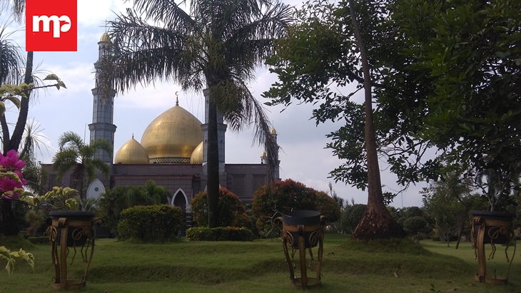 Dian Al Mahri, Masjid Berlapis Emas dari Depok