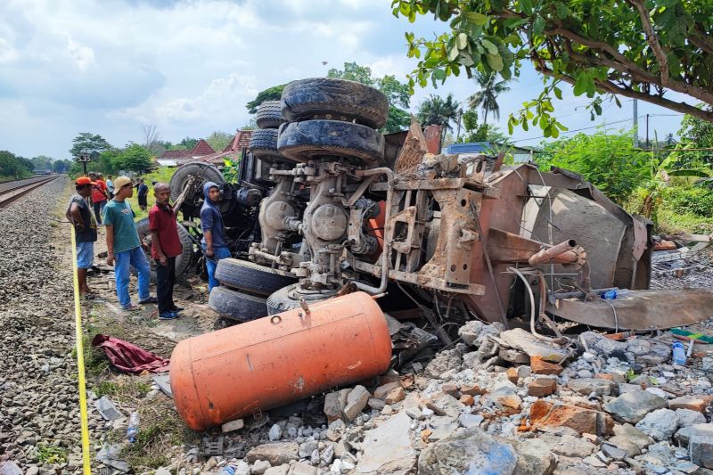Masinis dan Asistennya Masuk RS, Begini Kronologis Tabrakan Taksaka Vs Truk di Bantul