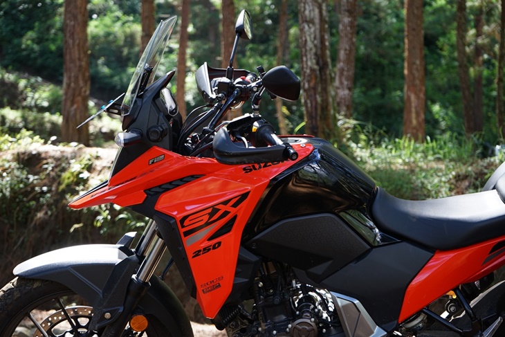 Suzuki Bagikan Tips Aman Berkemah dengan Motor