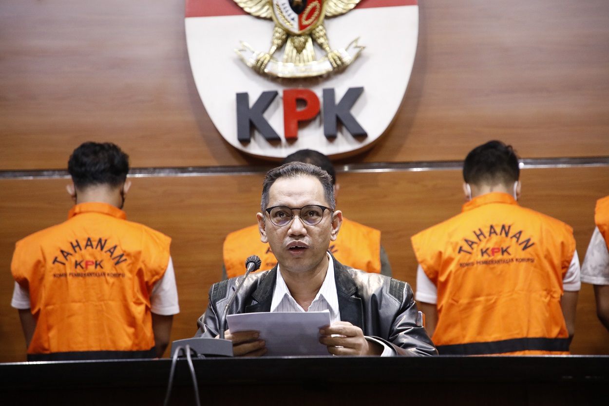 KPK Amankan Uang Ratusan Juta dalam OTT Hakim di Surabaya