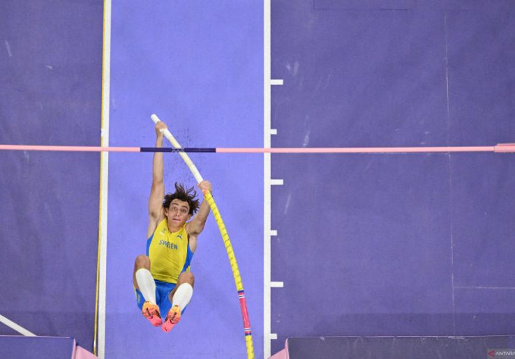 Atlet Swedia Armand Duplantis Pertajam Rekor Dunia Lompat Galah di Olimpiade Paris 2024