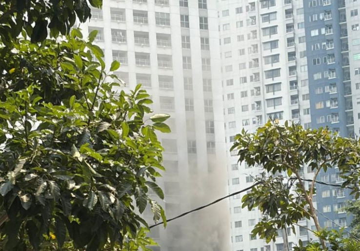 14 Orang Dievakuasi Dari Kebakaran Apartemen Pavilion