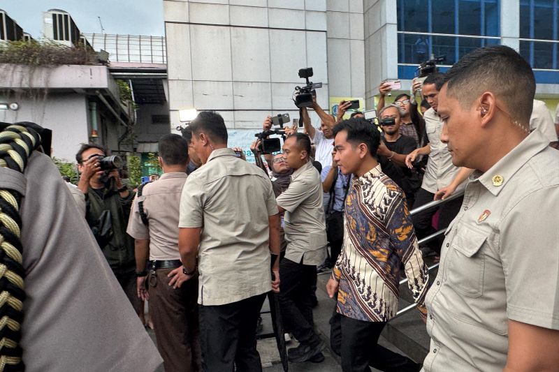 Jenguk Korban di RSUD Koja, Gibran Minta Kasus Mobil MBG Tabrak Siswa Diusut Tuntas