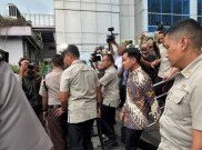 Jenguk Korban di RSUD Koja, Gibran Minta Kasus Mobil MBG Tabrak Siswa Diusut Tuntas