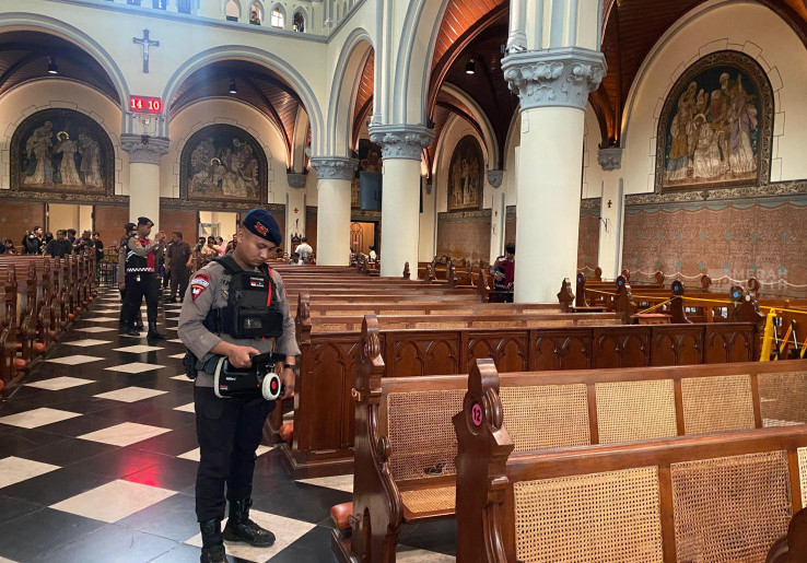 Brimob Bersihkan Gereja Katedral dari Bahan Peledak Berbahaya, Jamin Perayaan Natal 2025 Kondusif