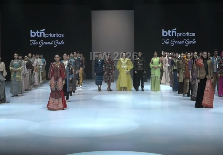 Ulos Jadi Magnet di IFW 2026, Tampil Modern dengan Sentuhan Warna Pastel