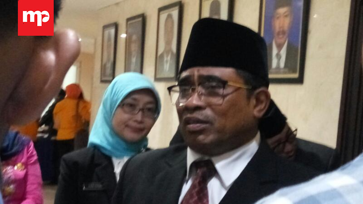 Soni Sumarsono Cicipi Soto Betawi Tanah Abang