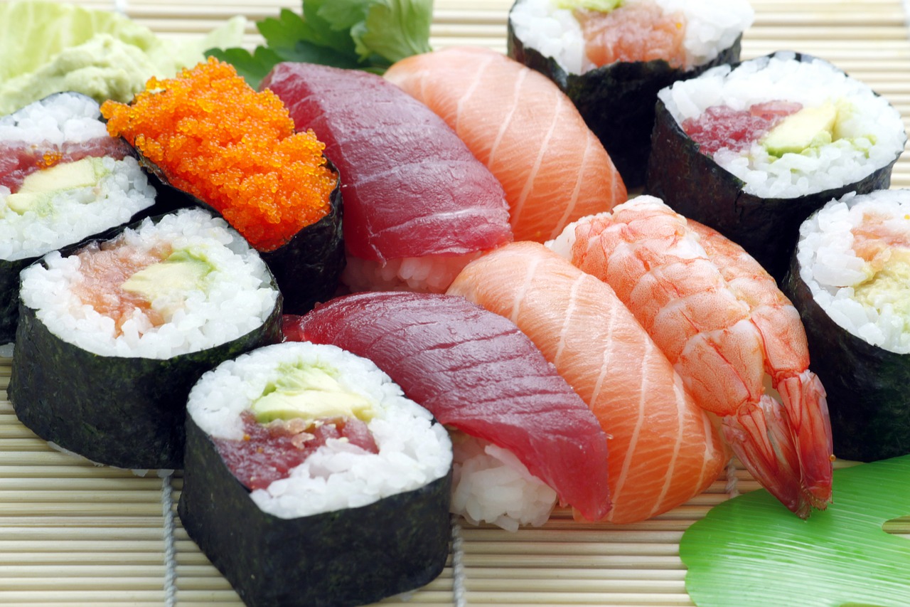 Lebih baik mengonsumsi sushi matang (Foto: Pixabay/DesignNPrint)