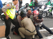 Diduga Bawa Bom, Seorang Pria Coba Masuk Gedung Negara dan Serang Petugas