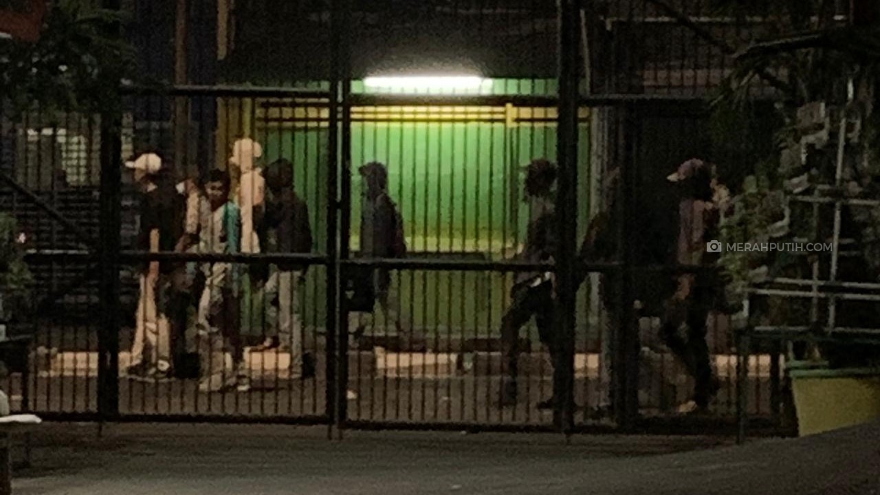 Kerusuhan Pecah di Petamburan, Begini Kesaksian Warga