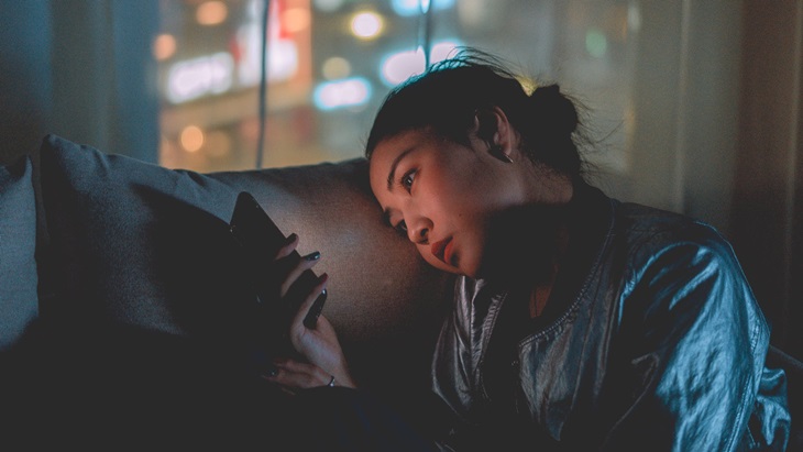 Bukan Tak Cinta, Ini Alasan Dia Jarang Upload Foto Bersamamu Di Medsos