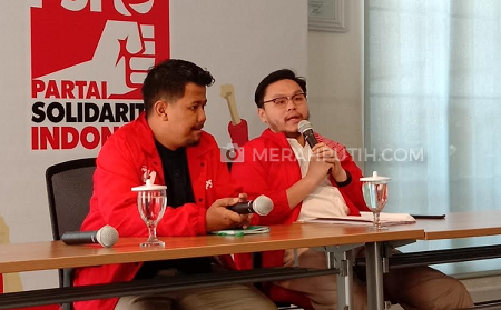 Anggota DPRD DKI Jakarta terpilih dari PSI, William Aditya Sarana (Kanan) (MP/Asropih)