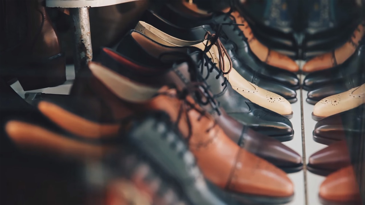 Jangan masukan sepatu kotor ke dalam rumah (Foto: Pixabay/Pexels)
