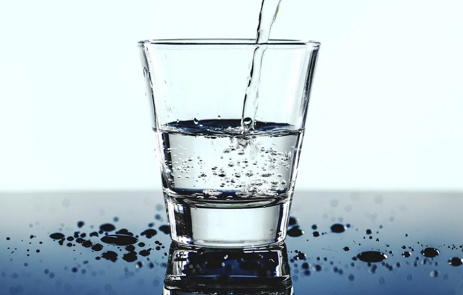 Air putih (Foto: Pixabay/rawpixel)