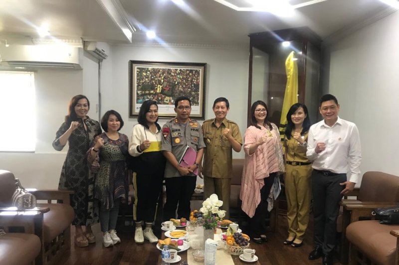 Kapolda Sulut Irjen Pol Remigius Sigid Tri Hardjanto bersama Wali Kota Tomohon