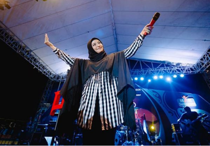 Teror Gas di Konser Kota Tua: Vokalis Tantri Kotak Tumbang, Massa Panik, Provokator Ditangkap