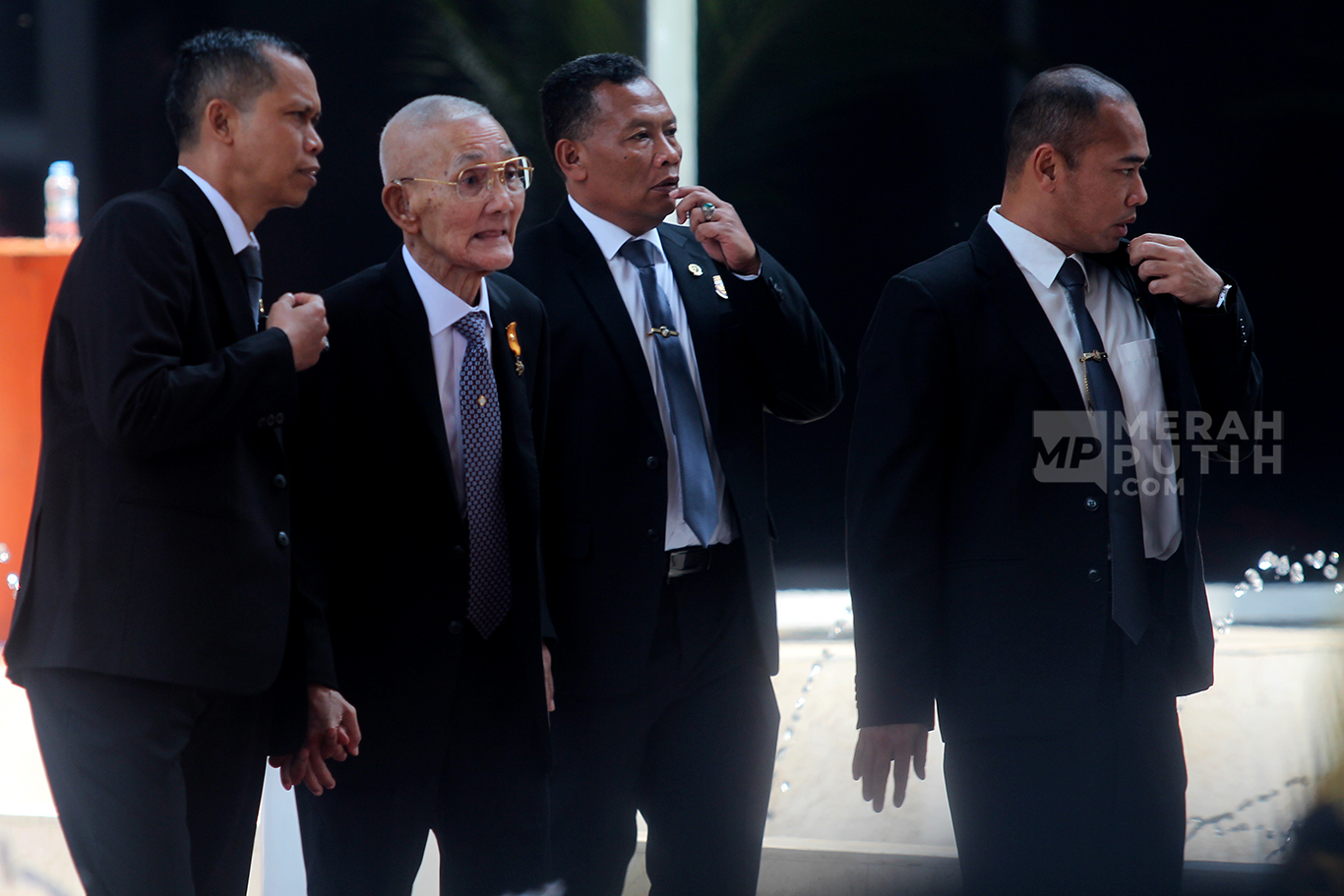 Wakil Presiden ke-6 Tri Sutrisno 
usai Sidang Tahunan MPR dan Sidang Bersama DPR - DPD Tahun 2024 di kompleks Parlemen, Senayan, Jakarta, Jumat (16/8/2024).