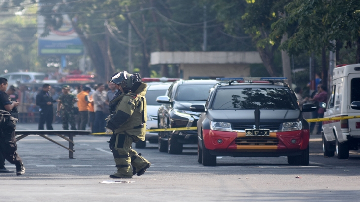 Polisi menyisir lokasi ledakan