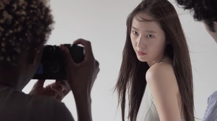Krystal Comeback Lewat Single 'PWLT', Tampilkan Vokal Memukau dalam Nuansa Vintage