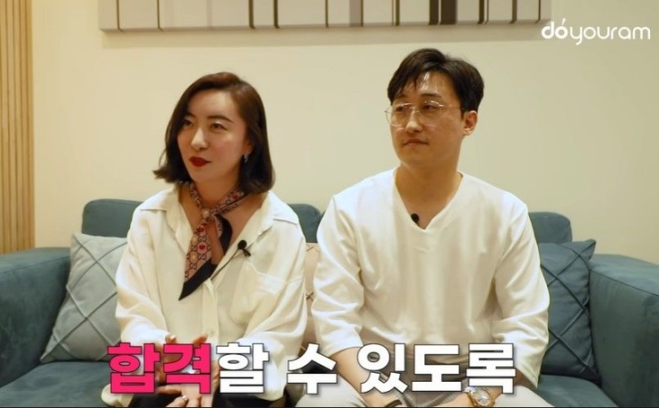 Stella dan Yoon Jin Hee dari MU Academy (Foto: Youtube/Doyouram)