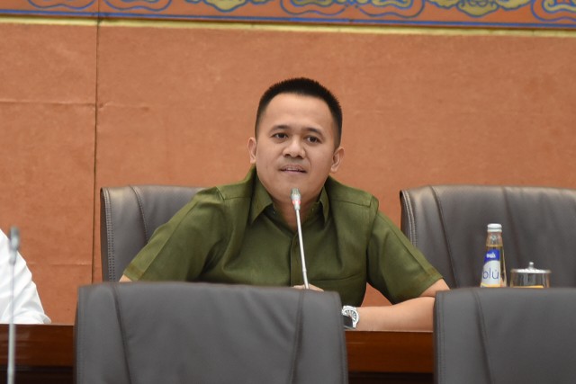 Utang PLN Melonjak Rp 156 Miliar per Hari, Legislator Desak Perombakan Direksi