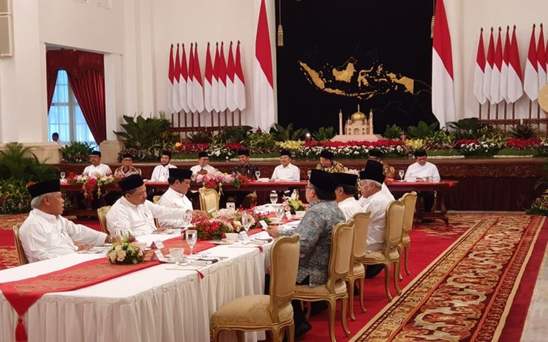 Sejumlah pimpinan lembaga negara saat menghadiri buka puasa bersama Presiden Jokowi di Istana Negara