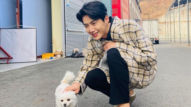 Main di ‘Hometown Cha Cha Cha’, Kim Seon-ho Perankan Anak Baik