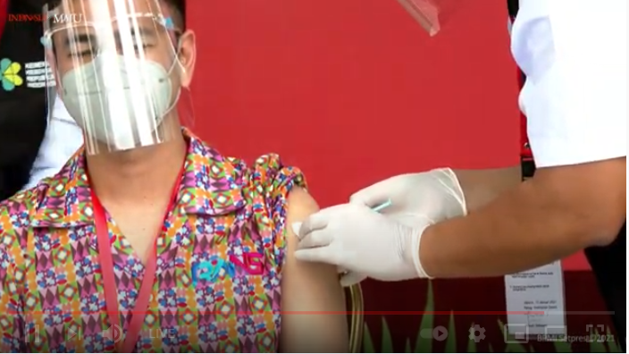 Pesohor Raffi Ahmad ikut divaksin. (Foto: Tangkapan Layar)