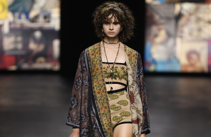 Kain Endek Bali Warnai Koleksi Dior di Paris Fashion Week