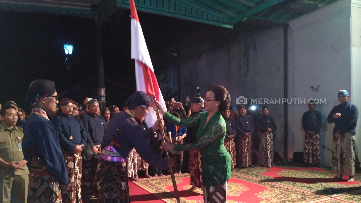 Hadiri Mubeng Beteng, Ini Harapan Agus Si Penjual Sayur