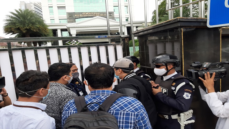 Gedung Kementerian Kelautan Perikanan (KKP) digeledah sejumlah penyidik Komisi Pemberantasan Korupsi (KPK).