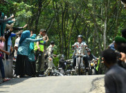 10 Foto Gaya Keren Jokowi Naik Chopper Bak Anak Motor