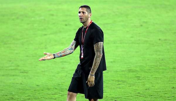 Mantan Bek Inter Milan 'Narik' Bentor di Makassar