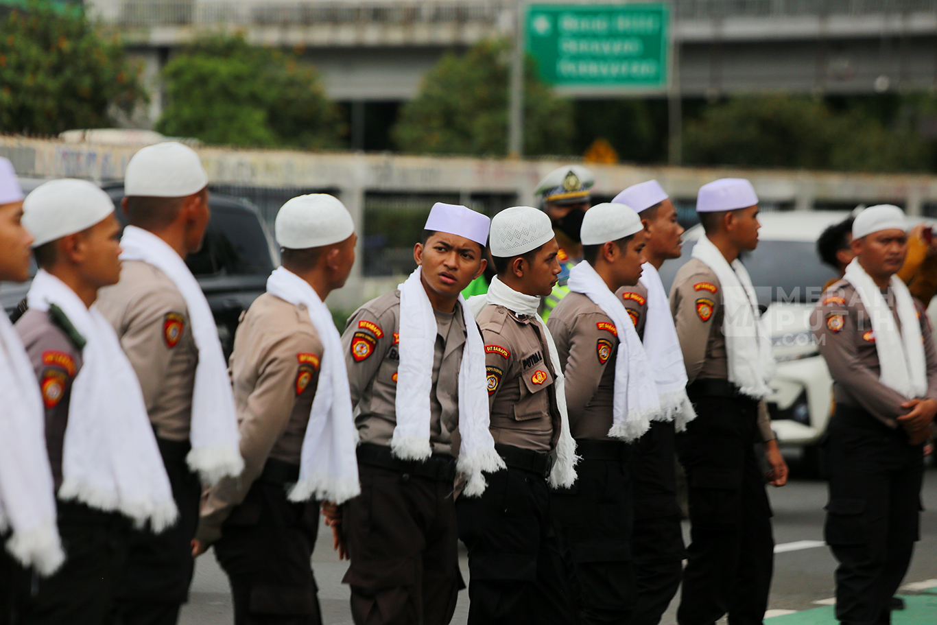 Polisi Bersurban Amankan Aksi Demo Tolak BOP dan Kecam Serangan AS–Israel ke Iran