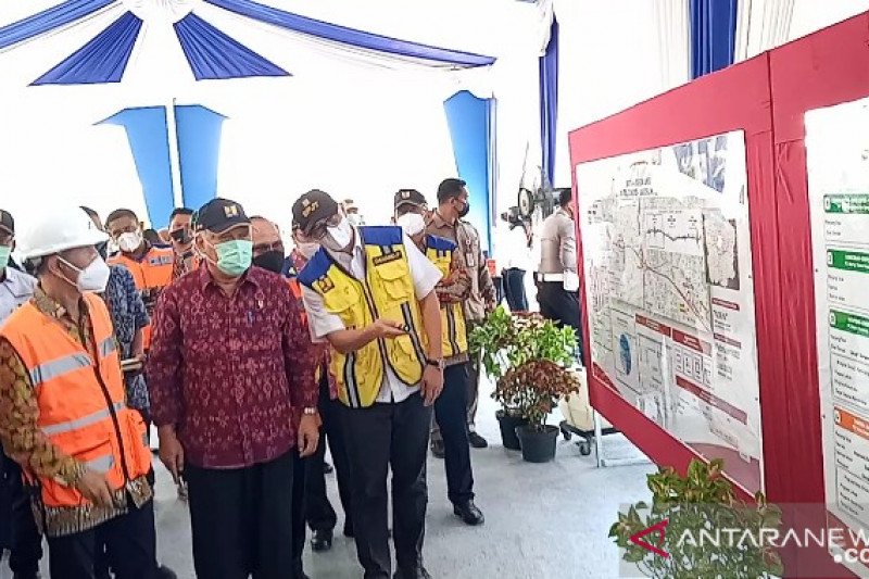 Pembangunan jalan tol. (Foto: Antara)