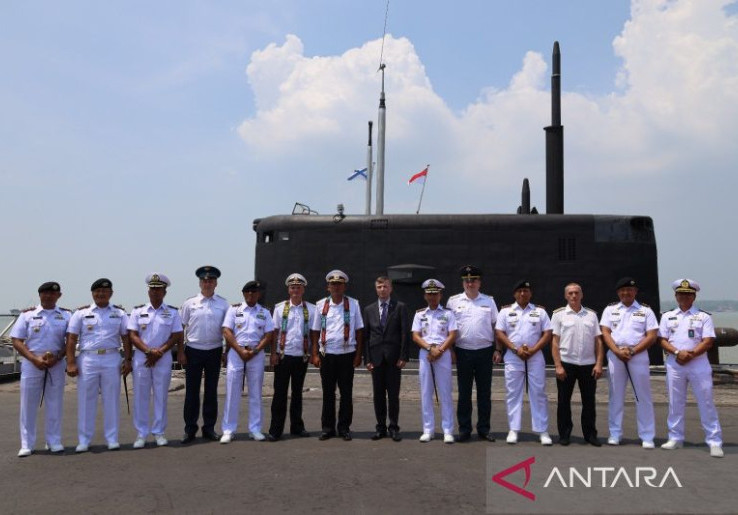 Sejarah Baru, Kapal Selam AL Rusia Pertama Kali Bersandar di Tanjung Perak