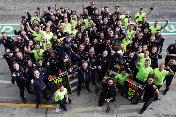 Mobil Lubricants Sanjung Raihan Podium Max Verstapen dan Sergio Perez di F1 GP Emilia Romagnaa 2022