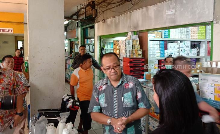  Direktur Utama Perumda Pasar Jaya Arief Nasruddin di Pasar Pramuka, Jakarta Timur, Kamis (6/3). (Foto: MP/Asropih)