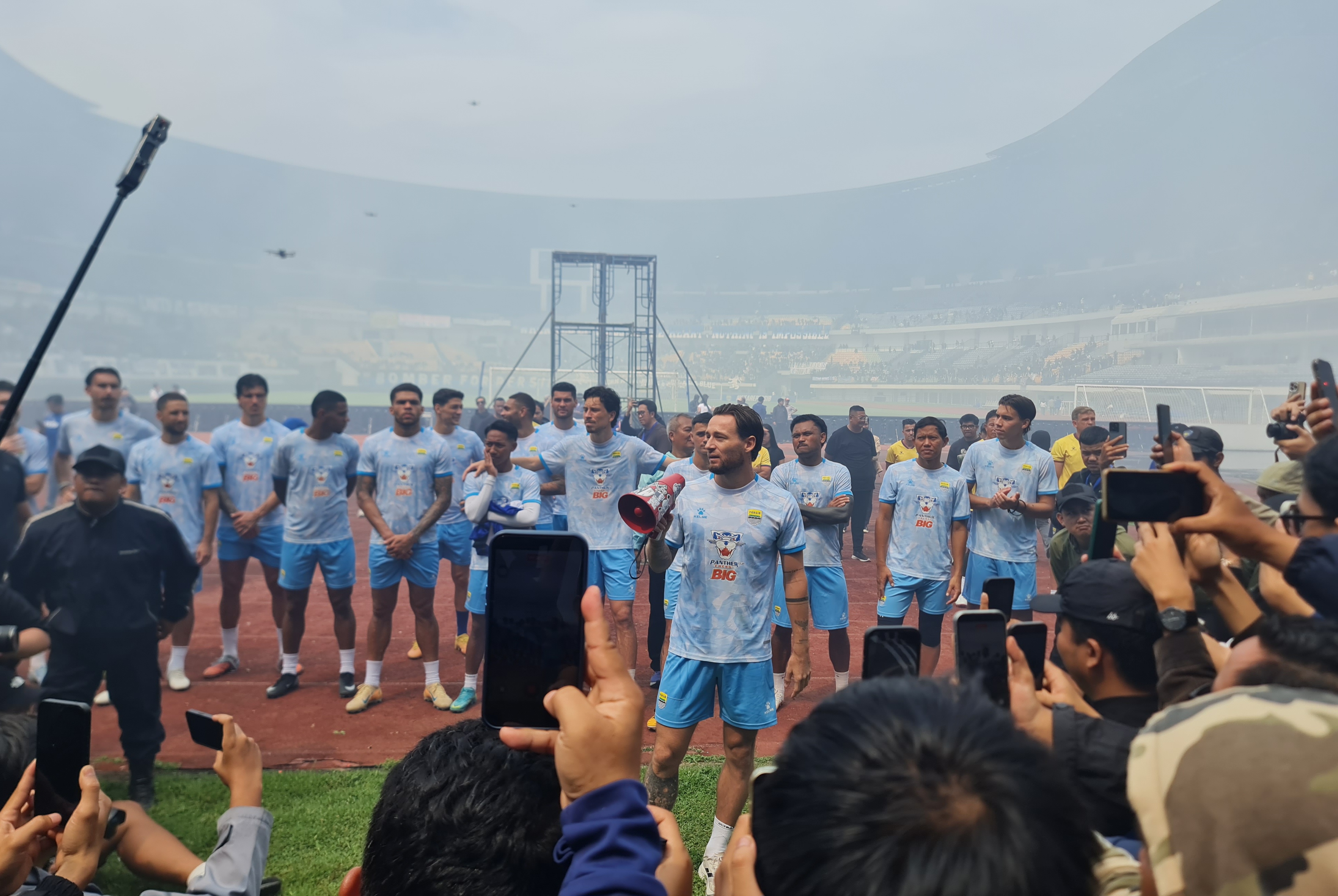 Marc Klok Apresiasi Suntikan Motivasi Puluhan Ribu Bobotoh Jelang Bentrok Persib dengan Persija, Kritik Markas Borneo FC