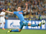 Usai Bawa Napoli Kalahkan Liverpool, Striker Polandia Ini Dijambret