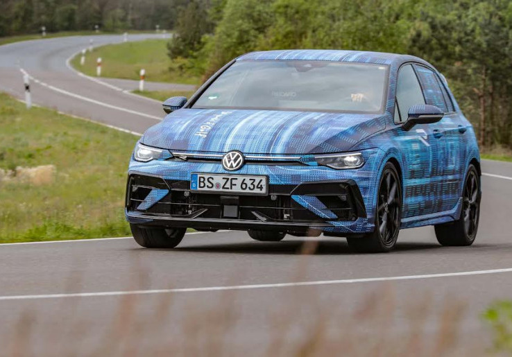 Volkswagen Golf R 2025 Resmi Tinggalkan Transmisi Manual