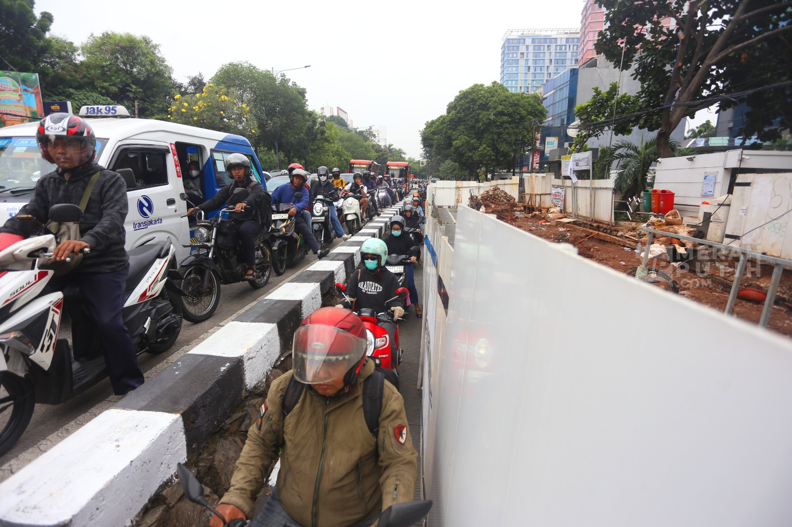 Pemprov DKI Mulai Bangun JPO di Jalan Warung Jati Barat Pejaten Jaksel