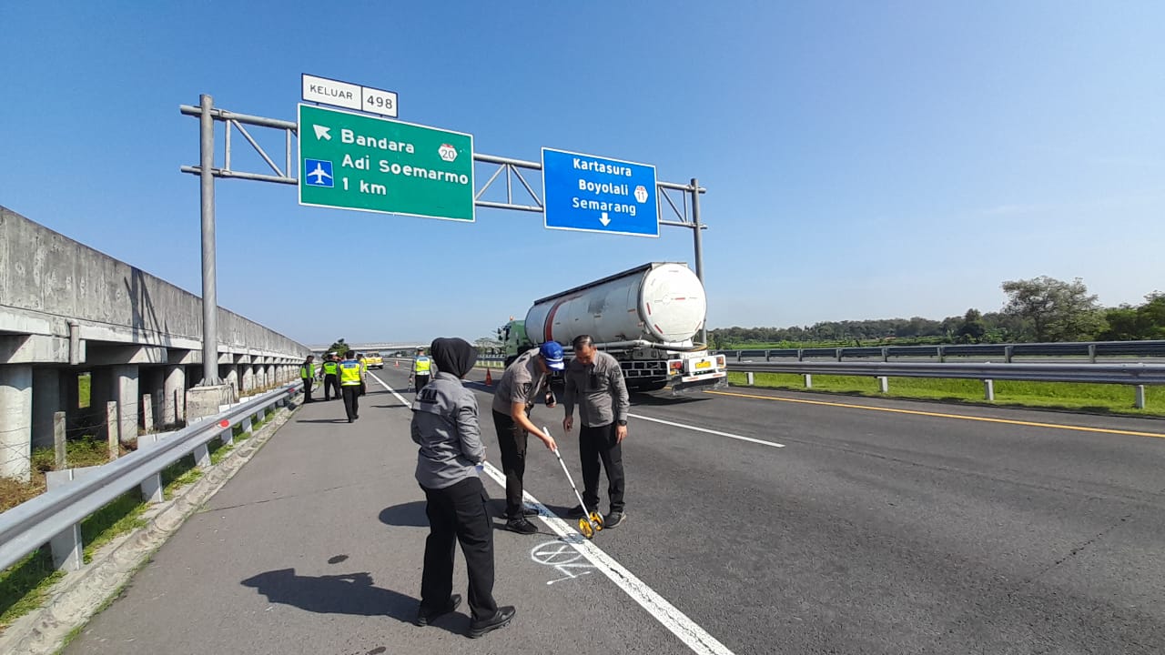 Enam Orang Tewas Dalam Kecelakaan di Tol Solo-Ngawi, Ada Bayi 9 Bulan