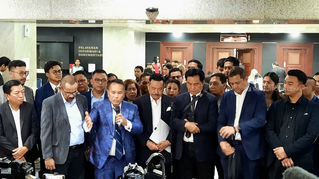 Hotman Paris Ajak Tarung Rocky Gerung 