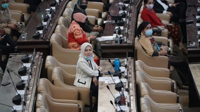 Keluarga Politikus DPR Divaksin COVID-19, Sekjen: Wajib Dilindungi