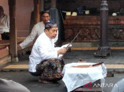 Khidmatnya Ritual Penjamasan Keris dan Tombak Pusaka Sunan Kudus