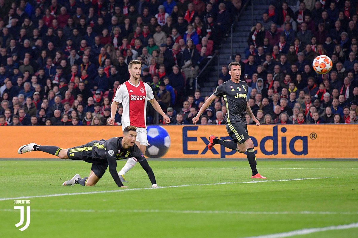 Ajax v Juventus